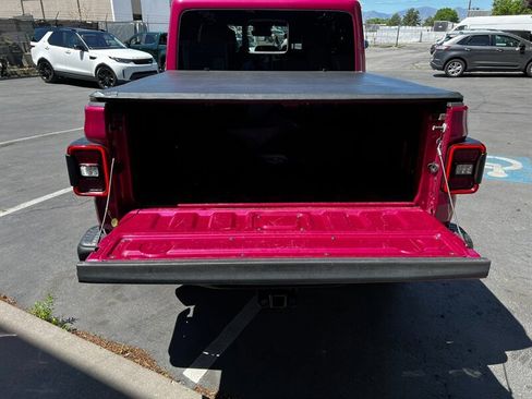 Used 2024 Jeep Gladiator Mojave AWD/4WD image 8