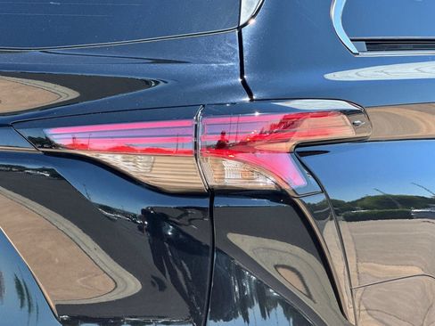New 2026 Toyota Sienna Platinum AWD/4WD image 33