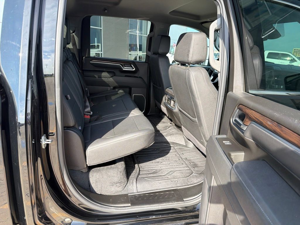 Used 2025 GMC Sierra 2500 SLT AWD/4WD image 26