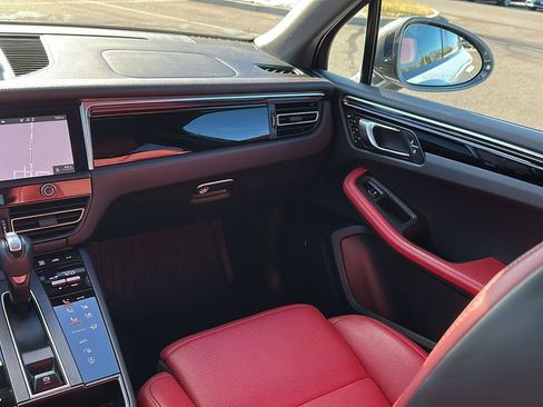 Used 2024 Porsche Macan Turbo image 24