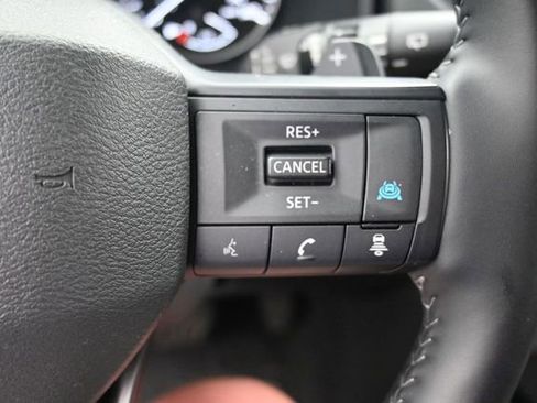 Used 2025 Nissan Rogue SV AWD/4WD image 30