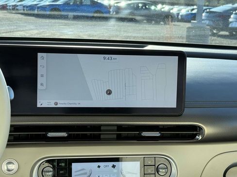 Used 2023 Genesis GV60 Advanced image 10