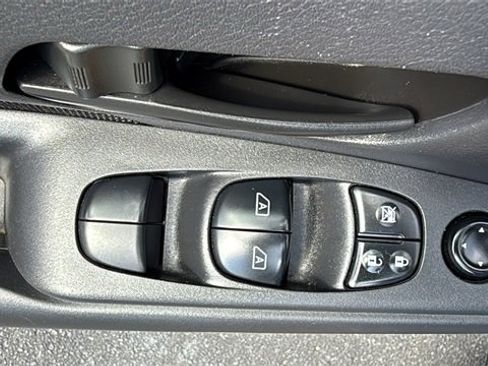 Used 2023 Nissan Kicks S image 12