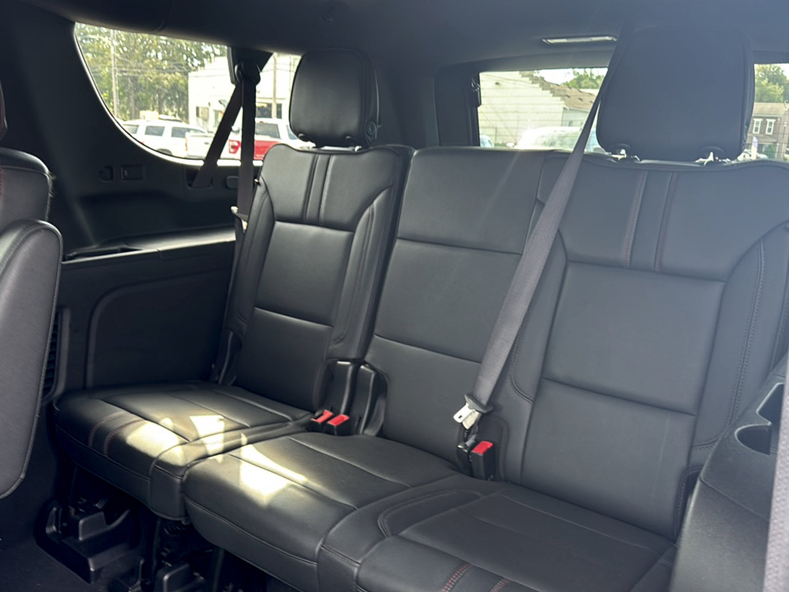 Used 2022 Chevrolet Suburban RST w/ Luxury Package AWD/4WD image 21