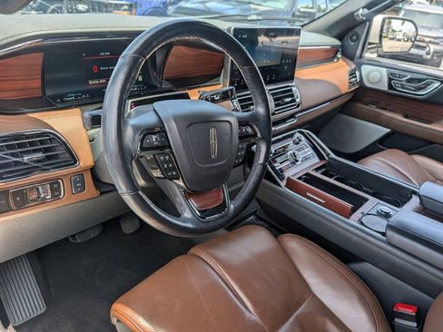Used 2023 Lincoln Navigator Reserve AWD/4WD image 10