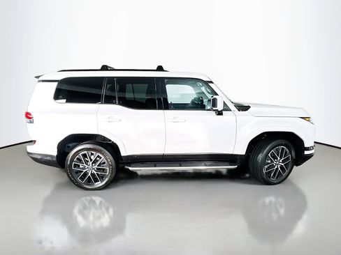 Used 2024 Lexus GX 550 w/ Accessory Package (2T) image 8