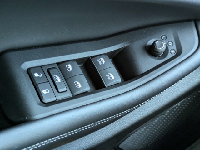 Used 2025 Jeep Grand Cherokee Laredo RWD image 23