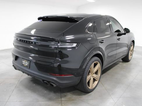 Used 2024 Porsche Cayenne Coupe AWD/4WD image 9