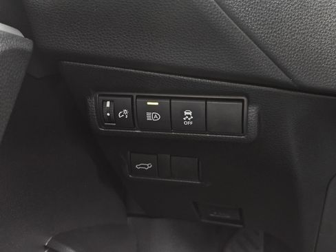Used 2026 Toyota Corolla Cross XLE w/ Convenience Package FWD image 26