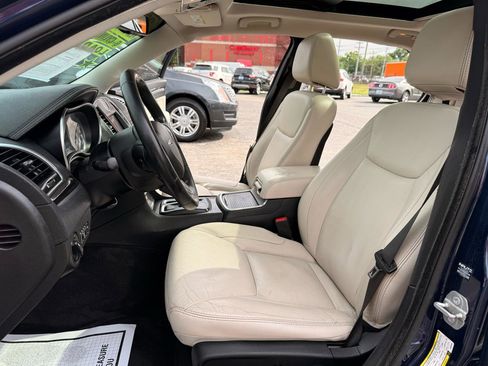 Used 2016 Chrysler 300 Limited RWD image 10