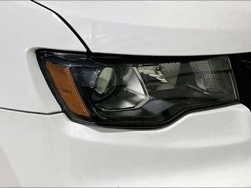 Used 2019 Jeep Grand Cherokee Altitude AWD/4WD image 4