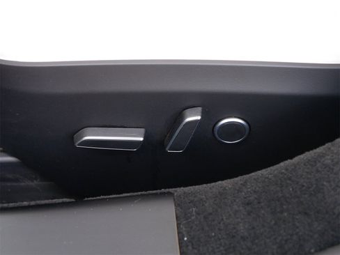 Used 2022 Tesla Model S image 13