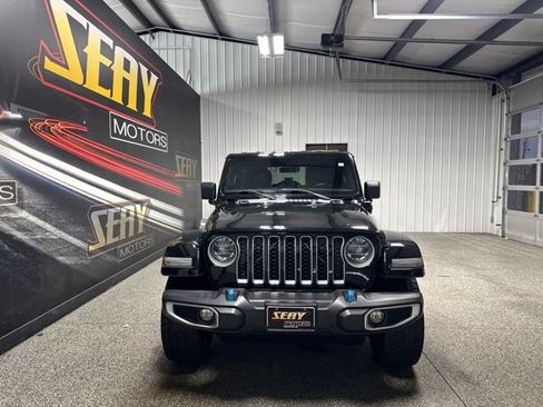 Used 2022 Jeep Wrangler Unlimited Sahara AWD/4WD image 30