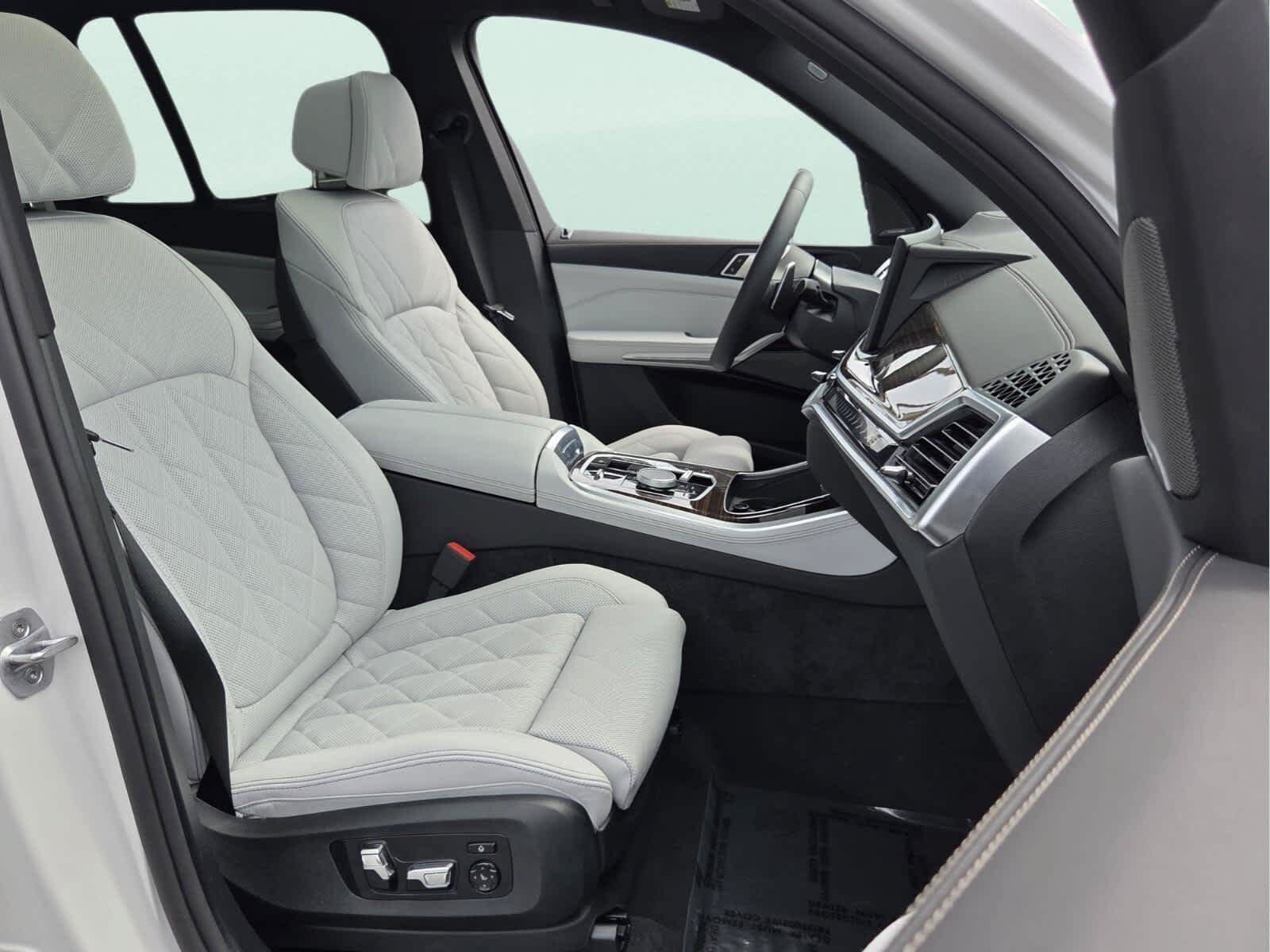 Used 2026 BMW X5 sDrive40i w/ M Sport Package RWD image 22