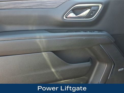 Used 2022 GMC Yukon XL SLT w/ SLT Premium Package image 12