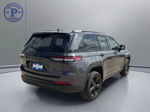 Used 2023 Jeep Grand Cherokee Altitude AWD/4WD image 7