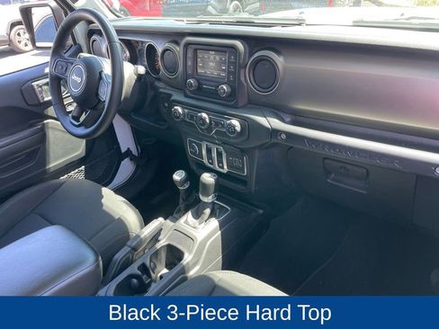 Used 2018 Jeep Wrangler Sport AWD/4WD image 13