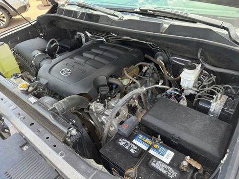 Used 2017 Toyota Tundra SR5 RWD image 38