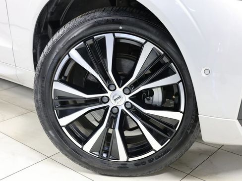 Used 2025 Volvo XC60 B5 Plus AWD/4WD image 14