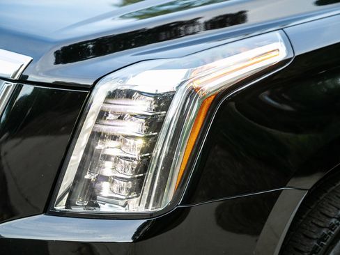 Used 2018 Cadillac Escalade 2WD image 7
