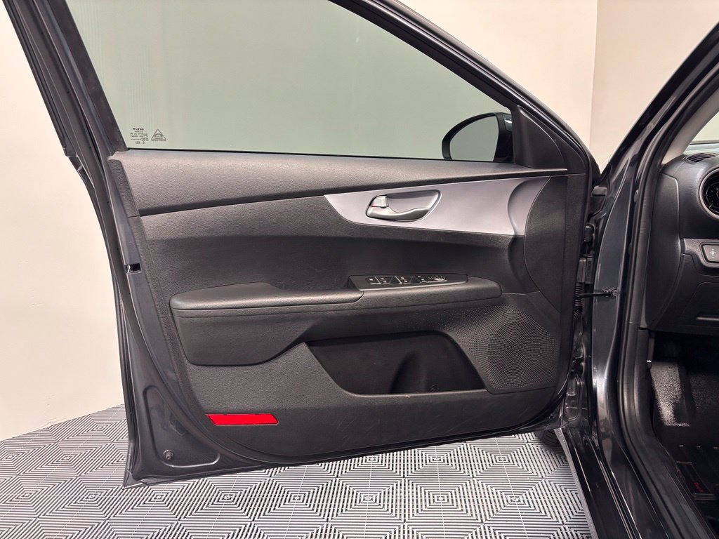 Used 2022 Kia Forte LXS FWD image 23