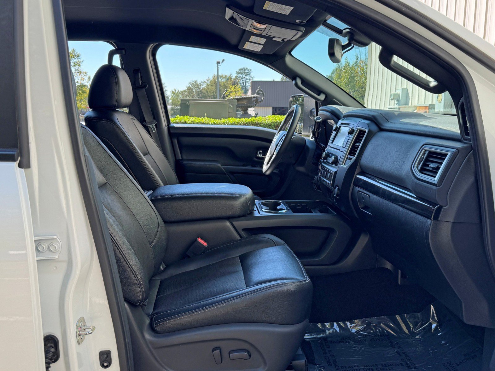 Used 2018 Nissan Titan SL w/ Midnight Edition AWD/4WD image 14