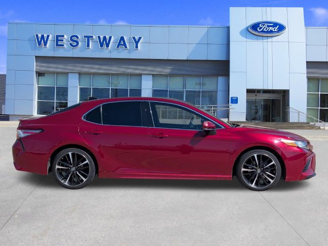 Used 2018 Toyota Camry XSE FWD image 2