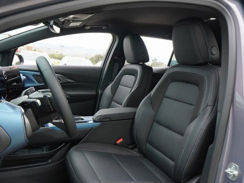 New 2025 Chevrolet Equinox EV LT image 19