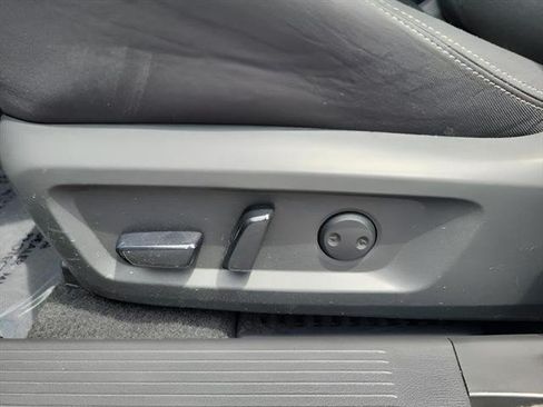 Used 2024 Nissan Rogue SV AWD/4WD image 15