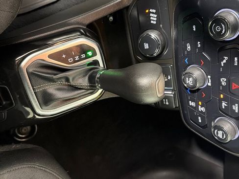 Used 2021 Jeep Renegade Latitude w/ Luxury Group II image 18