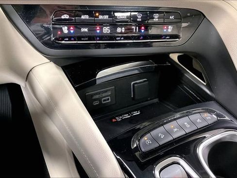 Used 2023 Buick Envision Avenir AWD/4WD image 17