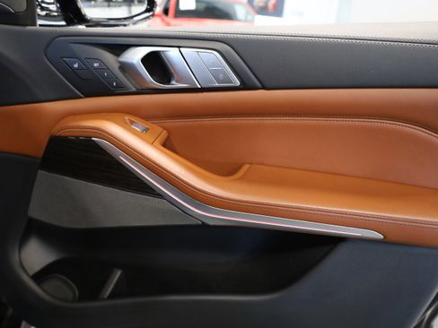 Used 2020 BMW X7 M50i w/ Dynamic Handling Package image 43