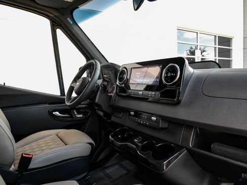 Used 2025 Mercedes-Benz Sprinter 2500 image 37