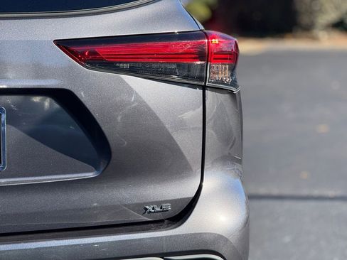 Used 2023 Toyota Highlander XLE image 13