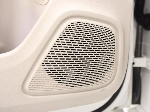 Certified 2025 Mercedes-Benz CLA 250 4MATIC image 24