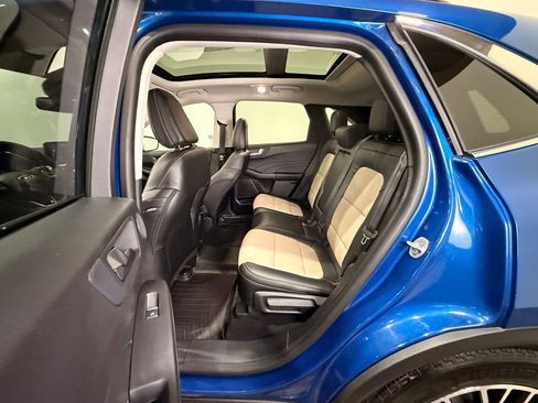 Used 2022 Ford Escape Titanium w/ Titanium Premium Package image 18