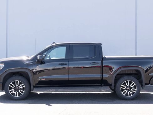 Used 2024 GMC Sierra 1500 AT4 w/ Technology Package AWD/4WD image 30