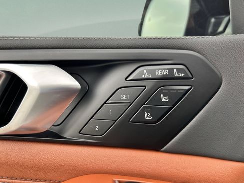 Used 2026 BMW X7 M60i image 17