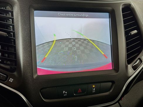 Used 2021 Jeep Cherokee Trailhawk image 13