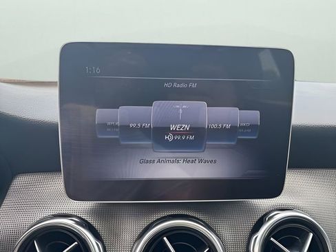 Used 2020 Mercedes-Benz GLA 250 4MATIC w/ Premium Package image 20