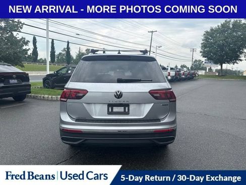 Used 2024 Volkswagen Tiguan SE w/ Panoramic Sunroof Package AWD/4WD image 4