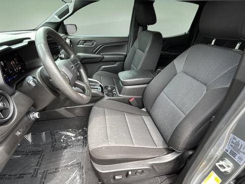 Used 2024 Chevrolet Colorado Trail Boss w/ Technology Package AWD/4WD image 19