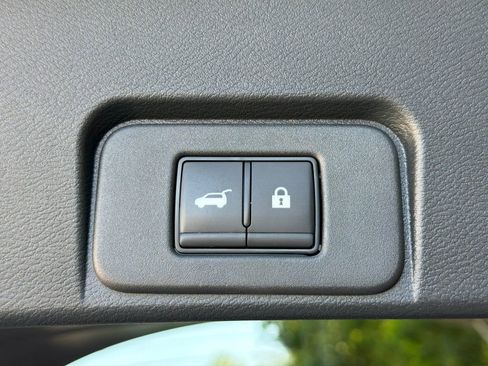 Used 2025 Nissan Rogue SL w/ Tech Package FWD image 35