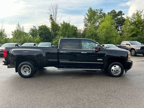 Used 2019 Chevrolet Silverado 3500 High Country w/ Duramax Plus Package AWD/4WD image 8