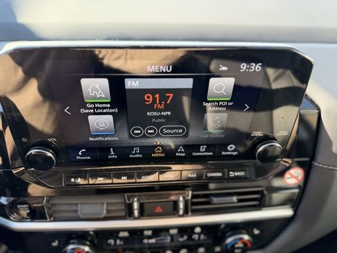 Used 2025 Nissan Pathfinder SL image 14