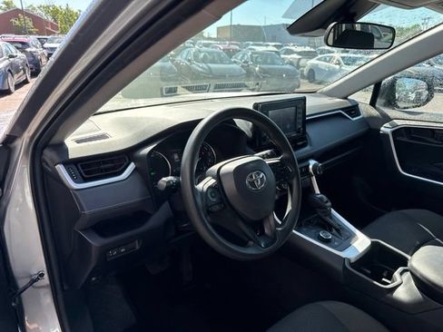 Used 2022 Toyota RAV4 LE AWD/4WD image 9