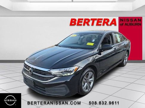 Used 2024 Volkswagen Jetta SE image 5