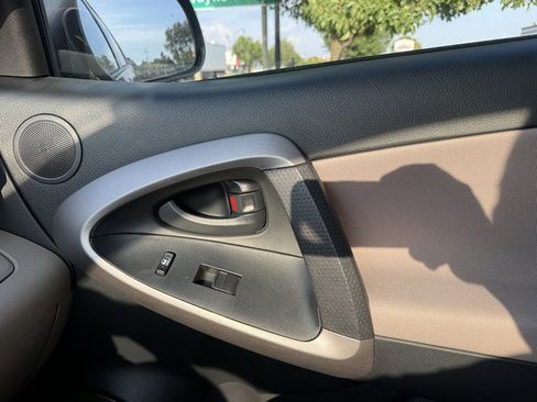 Used 2007 Toyota RAV4 4WD w/ 3rd Row image 33