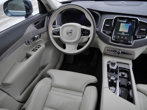 Used 2024 Volvo XC90 T8 Ultimate image 9