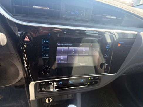 Used 2018 Toyota Corolla LE FWD image 14